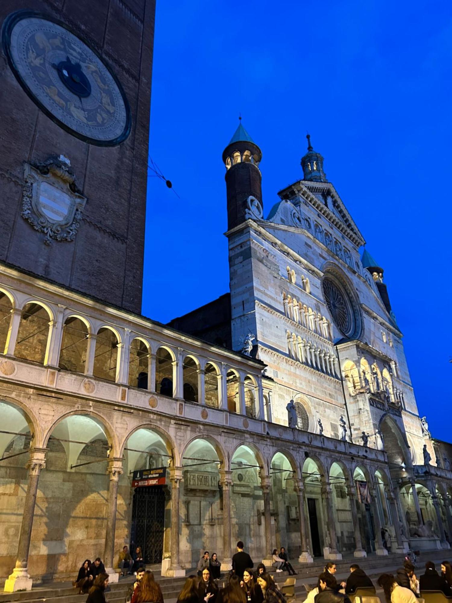 Il Contrabbasso Cremona Buitenkant foto