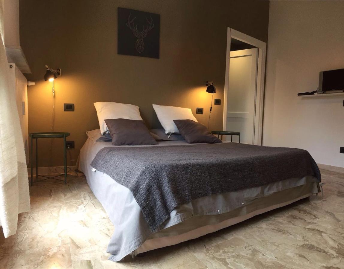 Il Contrabbasso Cremona Buitenkant foto